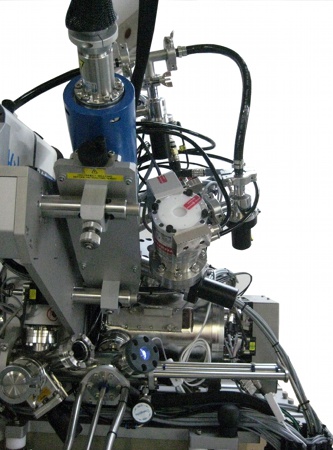 High pressure RHEED system and manipulator